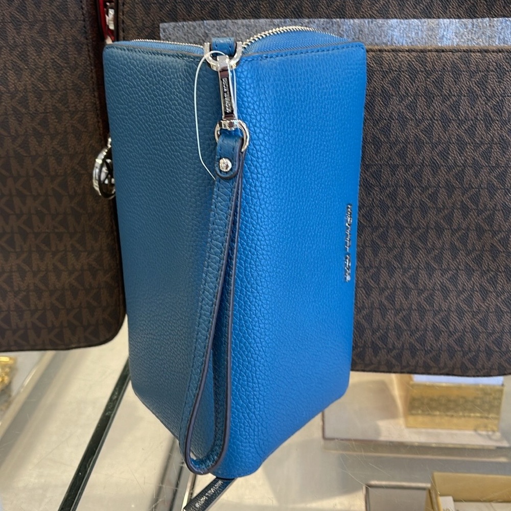 MICHAEL KORS
Leather Continental Wristlet Phone Case Wallet 
Teal
NWT - Picture 10 of 16